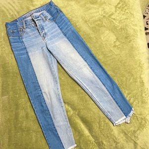 2-toned American Eagle Jeans. Size: US 4 regular
